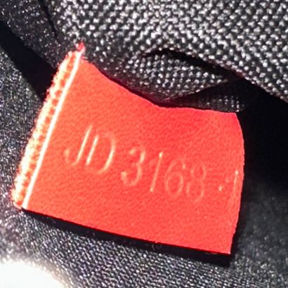 LOUIS VUITTON SUPREME DENUBE
Louis Vuitton...