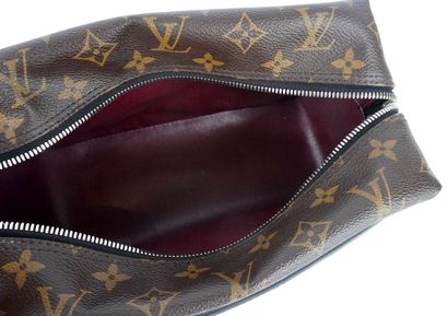 LOUIS VUITTON 
Toiletry Bag in Monogram canvas...