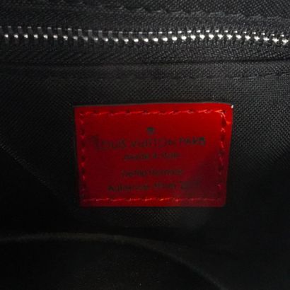 LOUIS VUITTON SUPREME DENUBE
Louis Vuitton...