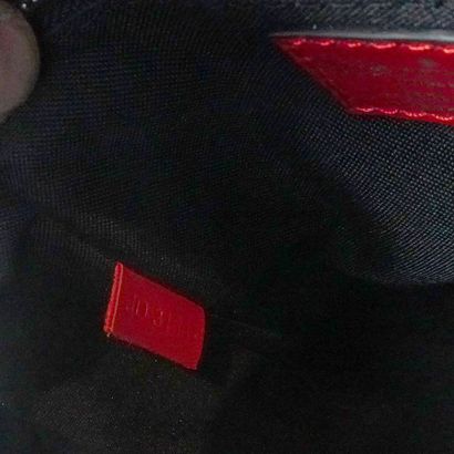 LOUIS VUITTON SUPREME DENUBE
Louis Vuitton...