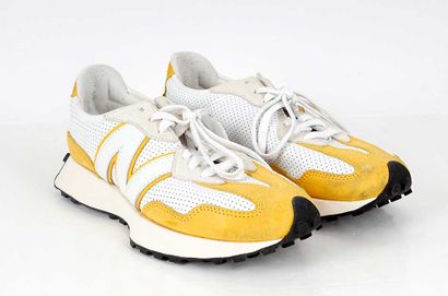 NEW BALANCE
327 sneakers in white perforated...
