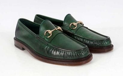 GUCCI 
Green leather loafers featuring the...