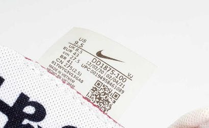 NIKE
Vaporwaffle Sacai sneakers in ‘Sail...