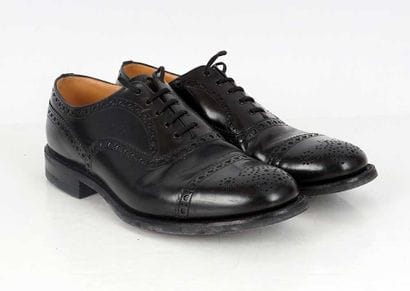 CHURCH'S 
Black leather brogue Scalford derbies.
Taille...