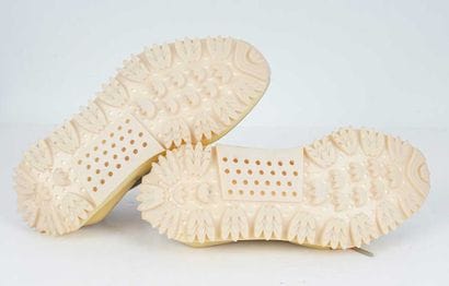 ASICS X KITH X MONCLER
Blue suede Gel Lyte...