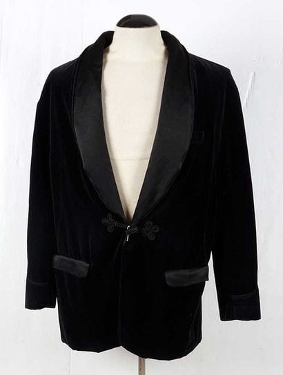 RALPH LAUREN
Black velvet blazer with satin...