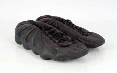 YEEZY X ADIDAS
Brown knit 450 sneakers clasped...