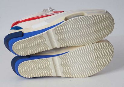NIKE
Zoom Cortez x sacai sneakers in white...