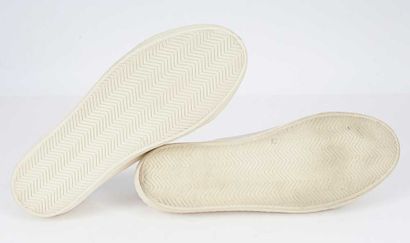 BLU SCARPA
White canvas sneakers with blue...