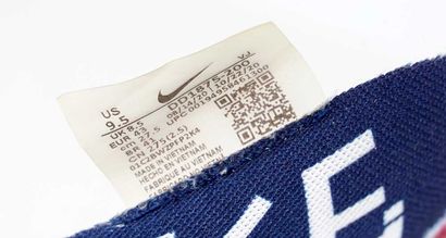 NIKE
Vaporwaffle Sacai sneakers in ‘Tan Navy’...