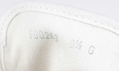 GUCCI
Signature Crest sneakers in navy blue...