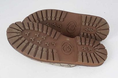 GUCCI
Brown canvas mules featuring the GG...