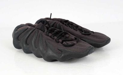 YEEZY X ADIDAS
Brown knit 450 sneakers clasped...