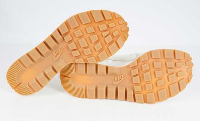 NIKE
Vaporwaffle Sacai sneakers in ‘Sail...