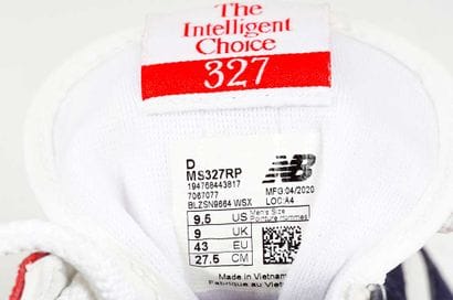 NEW BALANCE
White and gray nylon sneakers...