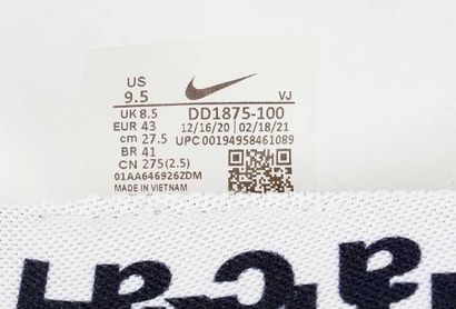 NIKE
Vaporwaffle Sacai sneakers in ‘Sail...