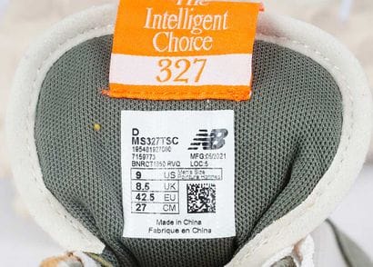 NEW BALANCE
327 sneakers in beige and yellow...