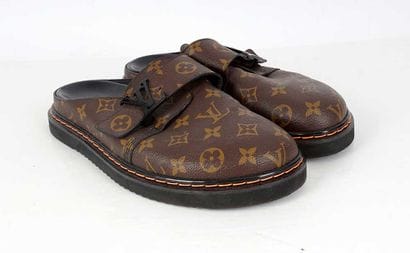 LOUIS VUITTON 
‘Cosy’ mules in brown Monogram...