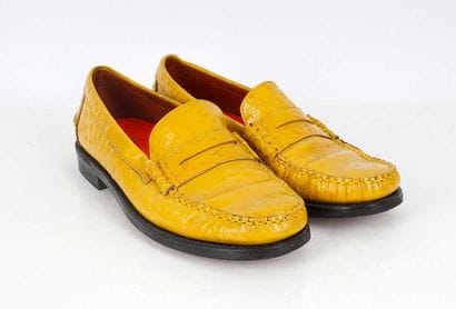 SEBAGO 
Yellow ostrich-style leather penny...