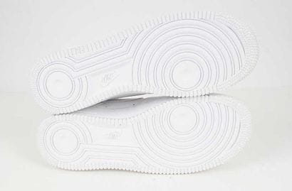 NIKE X SUPREME
White leather Air Force 1...