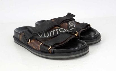LOUIS VUITTON
Honolulu sandals in brown monogrammed...