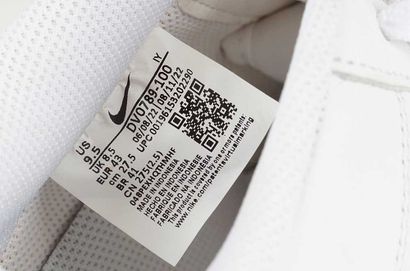 NIKE
White leather Air Force 1 '07 LV8 sneakers...