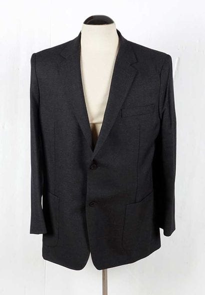 MR. P
Gray tailored jacket fastened with...