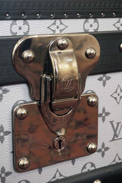 LOUIS VUITTON COURRIER LOZINE 110
Malle Louis...