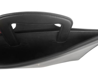 HERMÈS
Porte-document Hermès en cuir noir,...