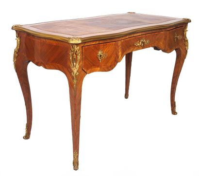 BUREAU STYLE LOUIS XV

Bureau de dame de...