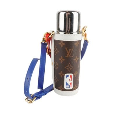 LOUIS VUITTON x NBA
Porte flasque Louis Vuitton...
