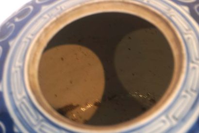 URNE CHINOISE, fin XIXe

Urne en porcelaine...