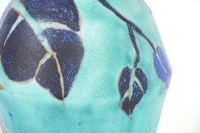 Clarice CLIFF (1899-1972) « INSPIRATION »

Vase...