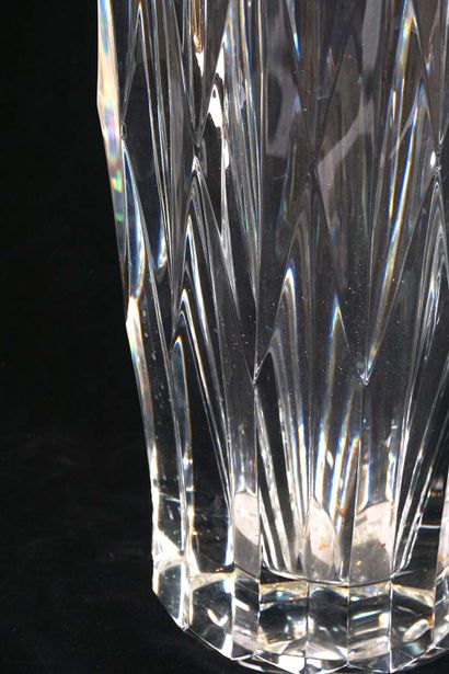 BACCARAT « JASMINE »

Grand vase en cristal...