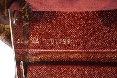 LOUIS VUITTON - MALLE À WHIKSY

Malle à whisky...
