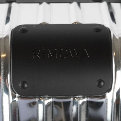 RIMOWA x MONCLER GENIUS « Reflection »
Valise...