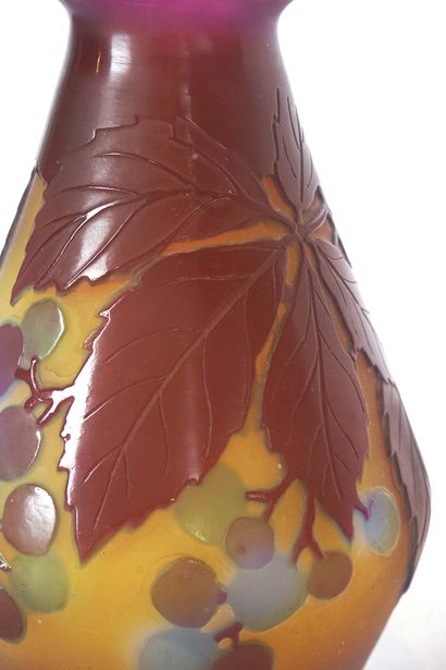 Émile GALLÉ (1846-1904) 

Vase en pâte de...