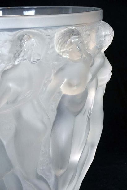 LALIQUE « BACCHANTES »

Vase en cristal givré...