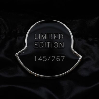 RIMOWA x MONCLER GENIUS « Reflection »
Valise...