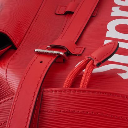LOUIS VUITTON x SUPREME
Sac à dos Louis Vuitton...