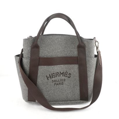 HERMÈS - The Grooming Bag
Sac de Pansage...