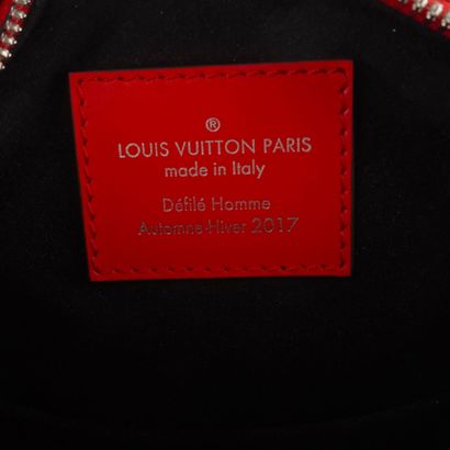 LOUIS VUITTON SUPREME DENUBE
Sac Louis Vuitton...