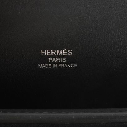 HERMÈS
Porte-document Hermès en cuir noir,...
