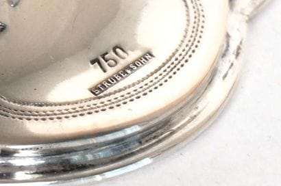 STRUBE SOHN, ARGENT 750

Ciboire en argent...