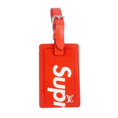 LOUIS VUITTON x SUPREME
Étiquette de bagage...