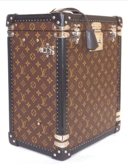 LOUIS VUITTON - MALLE À WHIKSY

Malle à whisky...