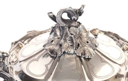 STRUBE SOHN, ARGENT 750

Ciboire en argent...