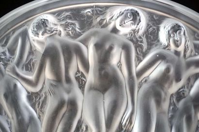 LALIQUE « BACCHANTES »

Vase en cristal givré...