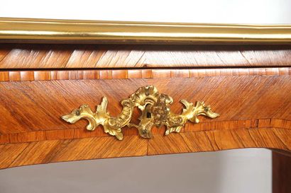 BUREAU STYLE LOUIS XV

Bureau de dame de...