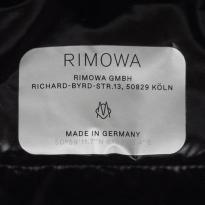 RIMOWA x MONCLER GENIUS « Reflection »
Valise...